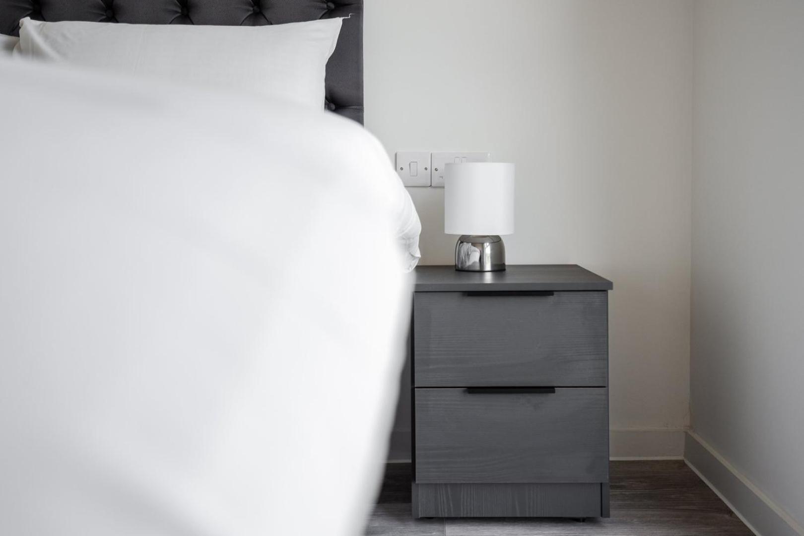 Comforting City Retreat In Vauxhall - No Wifi Liverpool Extérieur photo