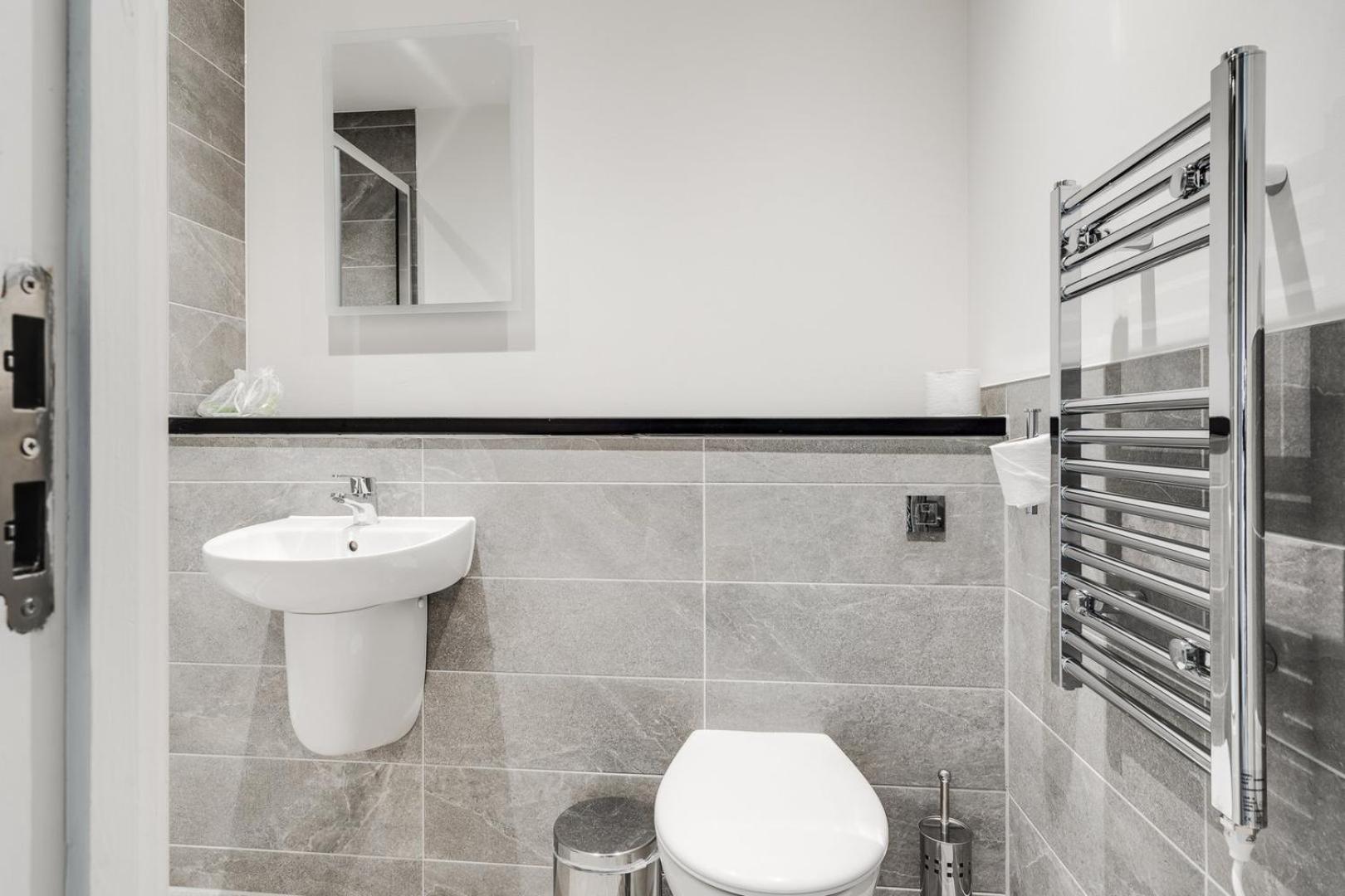 Comforting City Retreat In Vauxhall - No Wifi Liverpool Extérieur photo